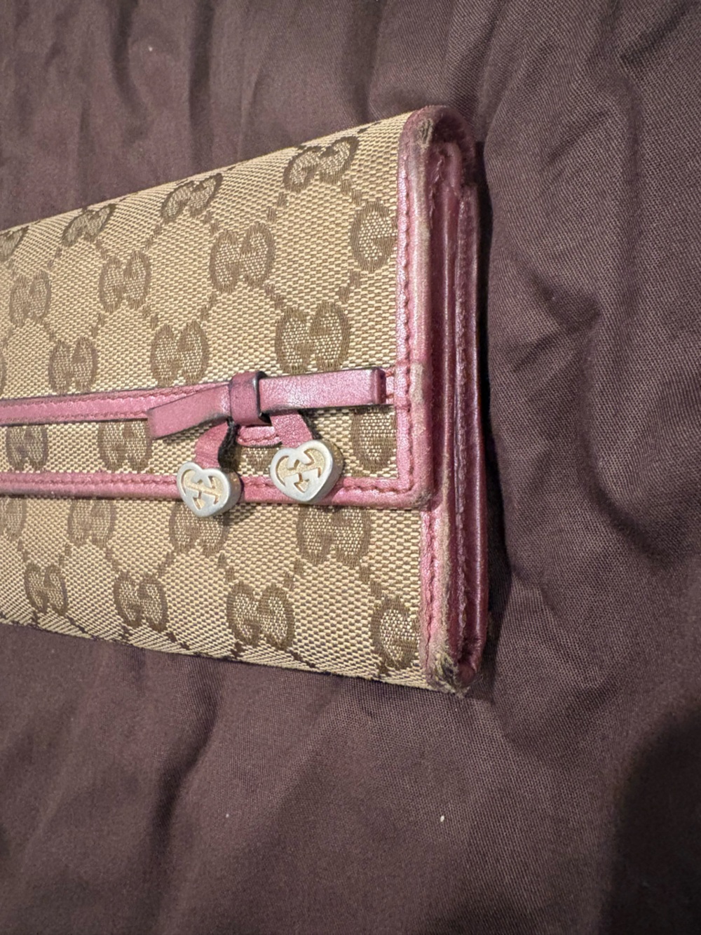 Gucci Beige GG Canvas Wallet with Pink Trim and Heart Charm - Picture 3 of 5